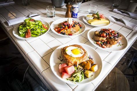 95 brunch that gets you 3 Bloody Marys, Screwdrivers, or Mimosas, and one item from their extensive menu. . Best bottomless brunch lower east side